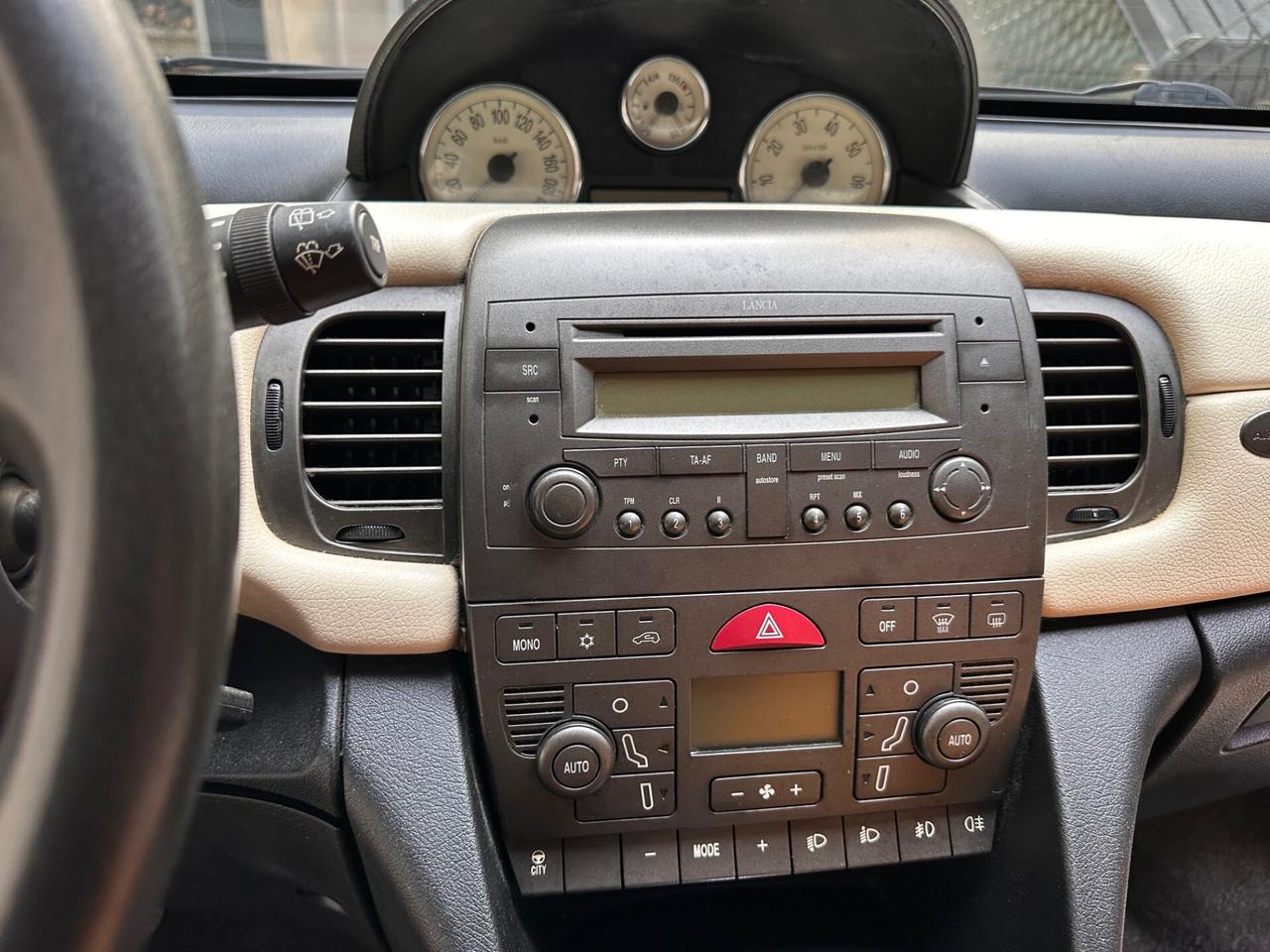 Lancia Ypsilon 1.3 Multijet PELLE - Bose