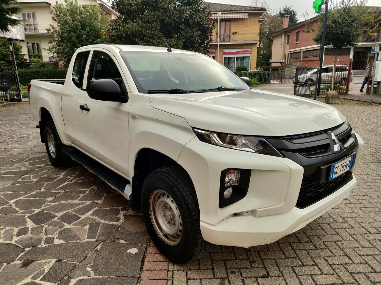 Mitsubishi L200 2.3 TD 4WD IVA ESCLUSA