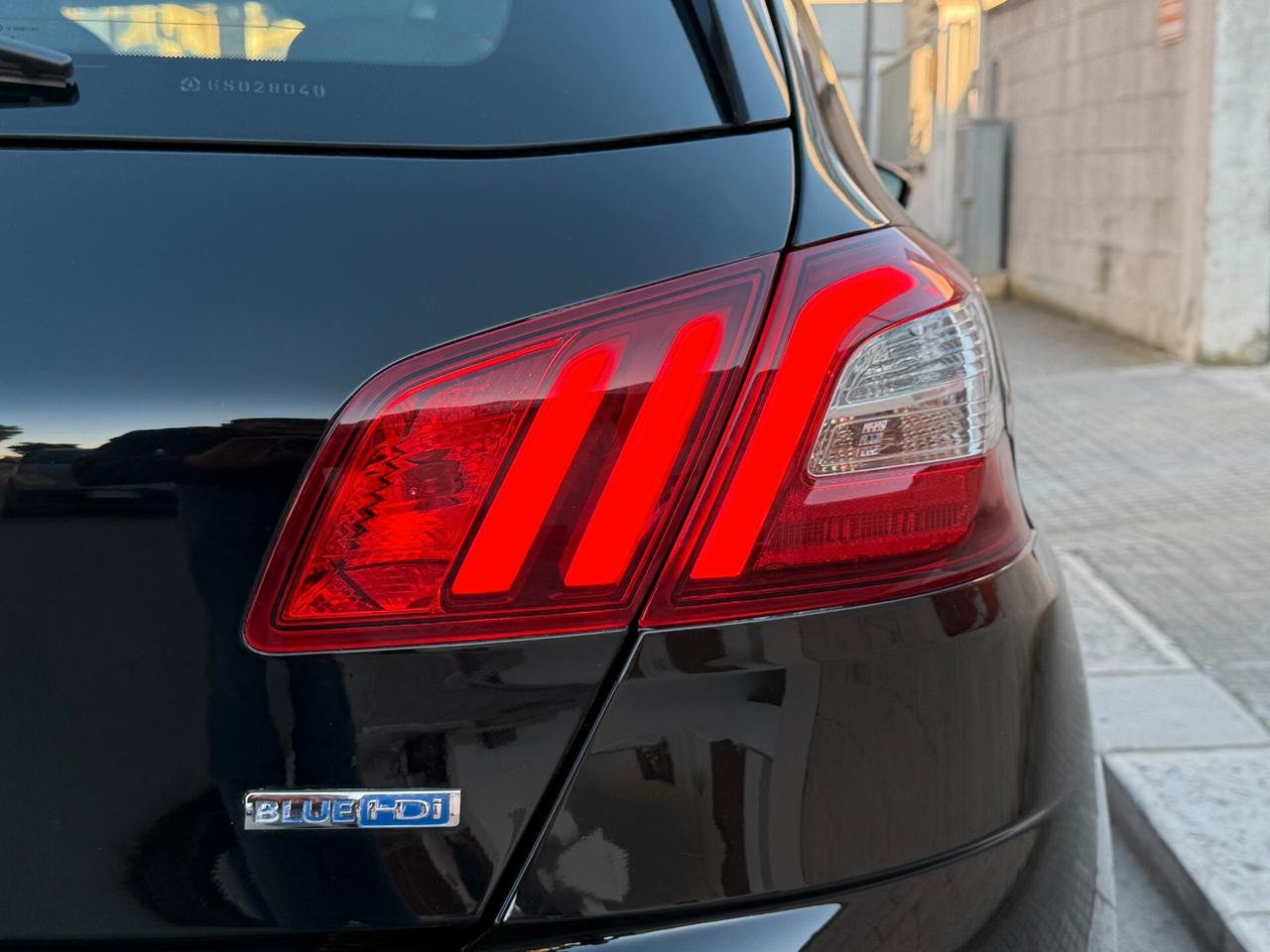 Peugeot 308 BlueHDi EAT6 Allure NAVI PELLE LED