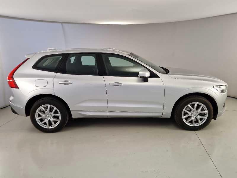 VOLVO XC60 B4 D AWD Geartronic Momentum