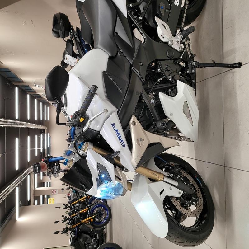 Suzuki GSR 750 - 2011