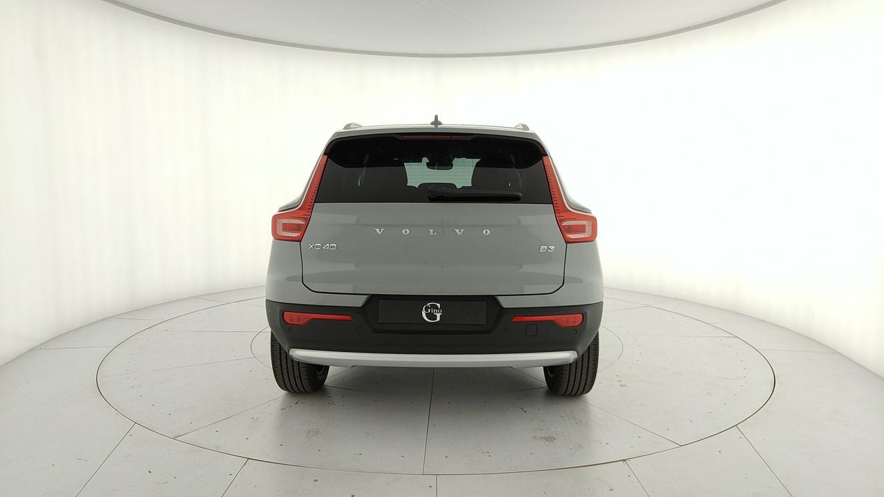 VOLVO XC40 Core B3 AUT