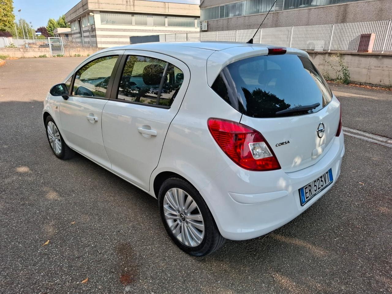 Opel Corsa 1.2 5 porte 2013 SOLAMENTE 99.000 KM