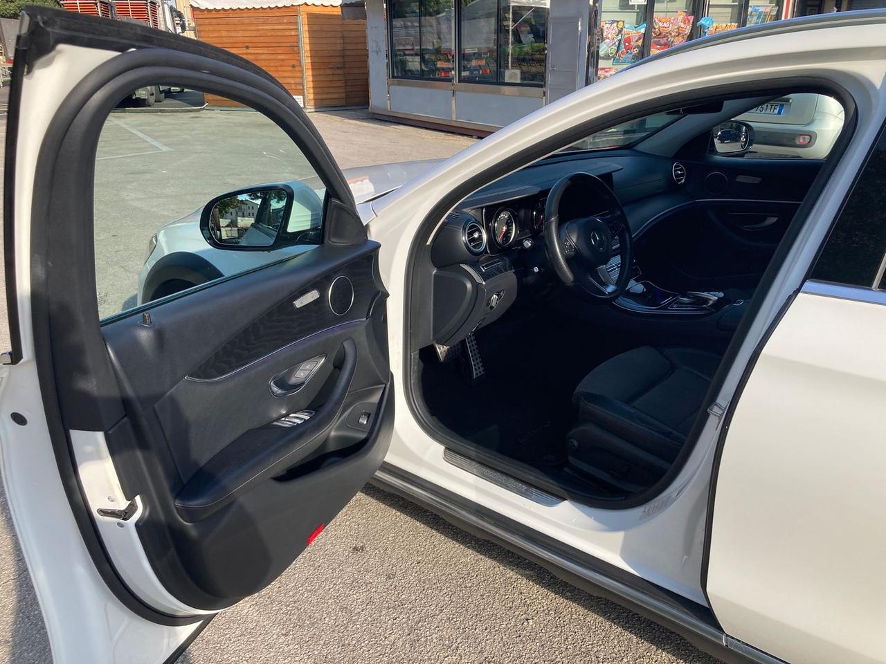 Mercedes-Benz E 220 E-Class E #6086