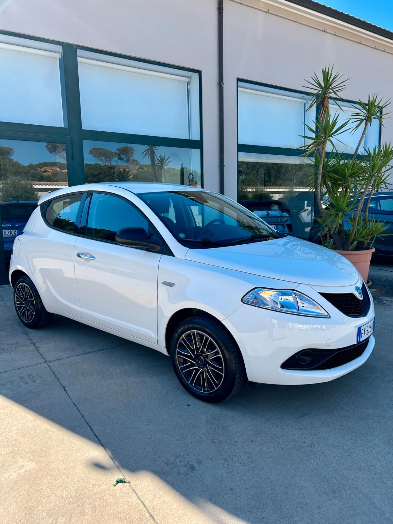 Lancia Ypsilon 1.2 69 CV 5 porte S&S Gold