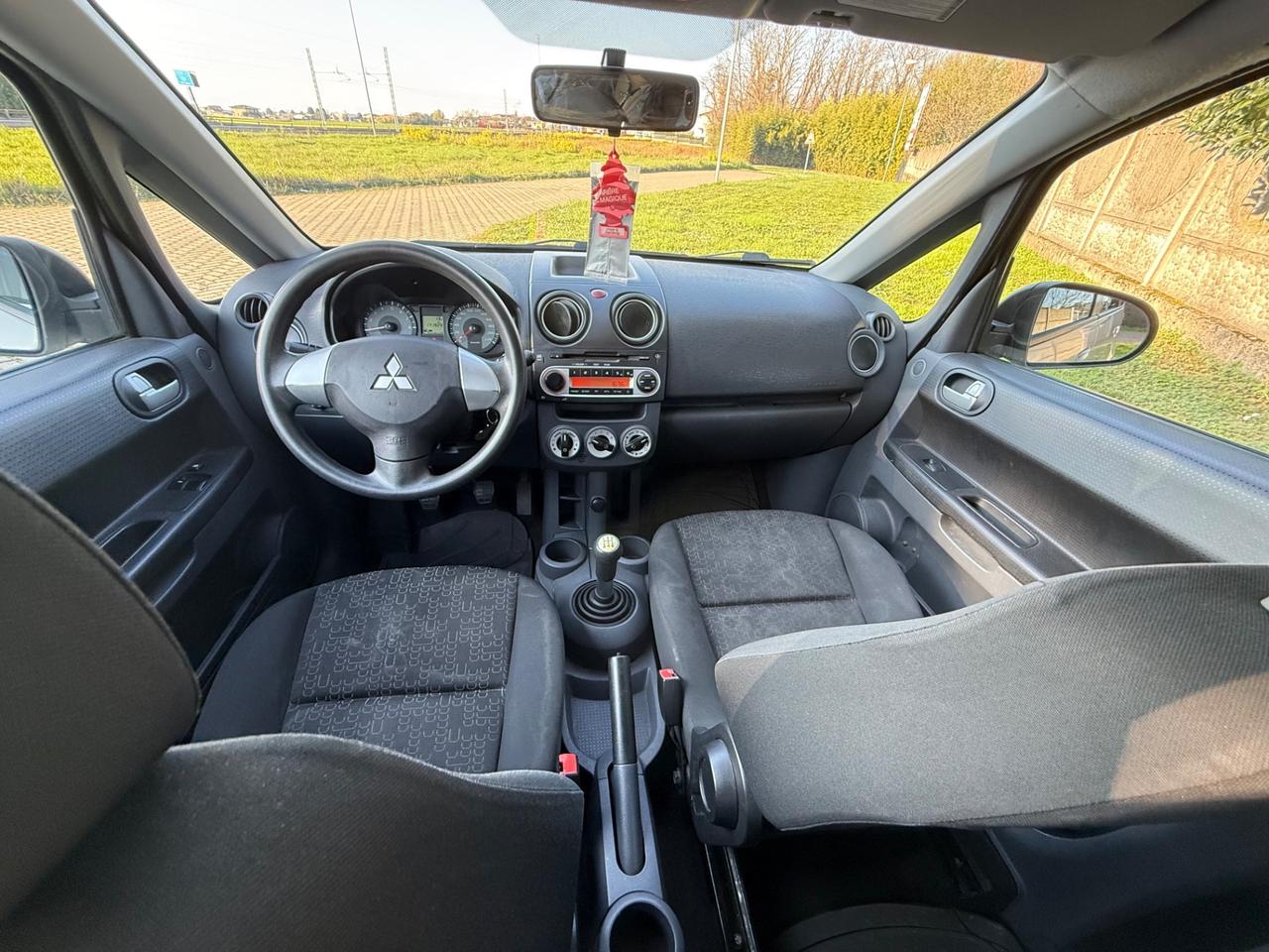 Mitsubishi Colt 1.1 12V 5p. Invite