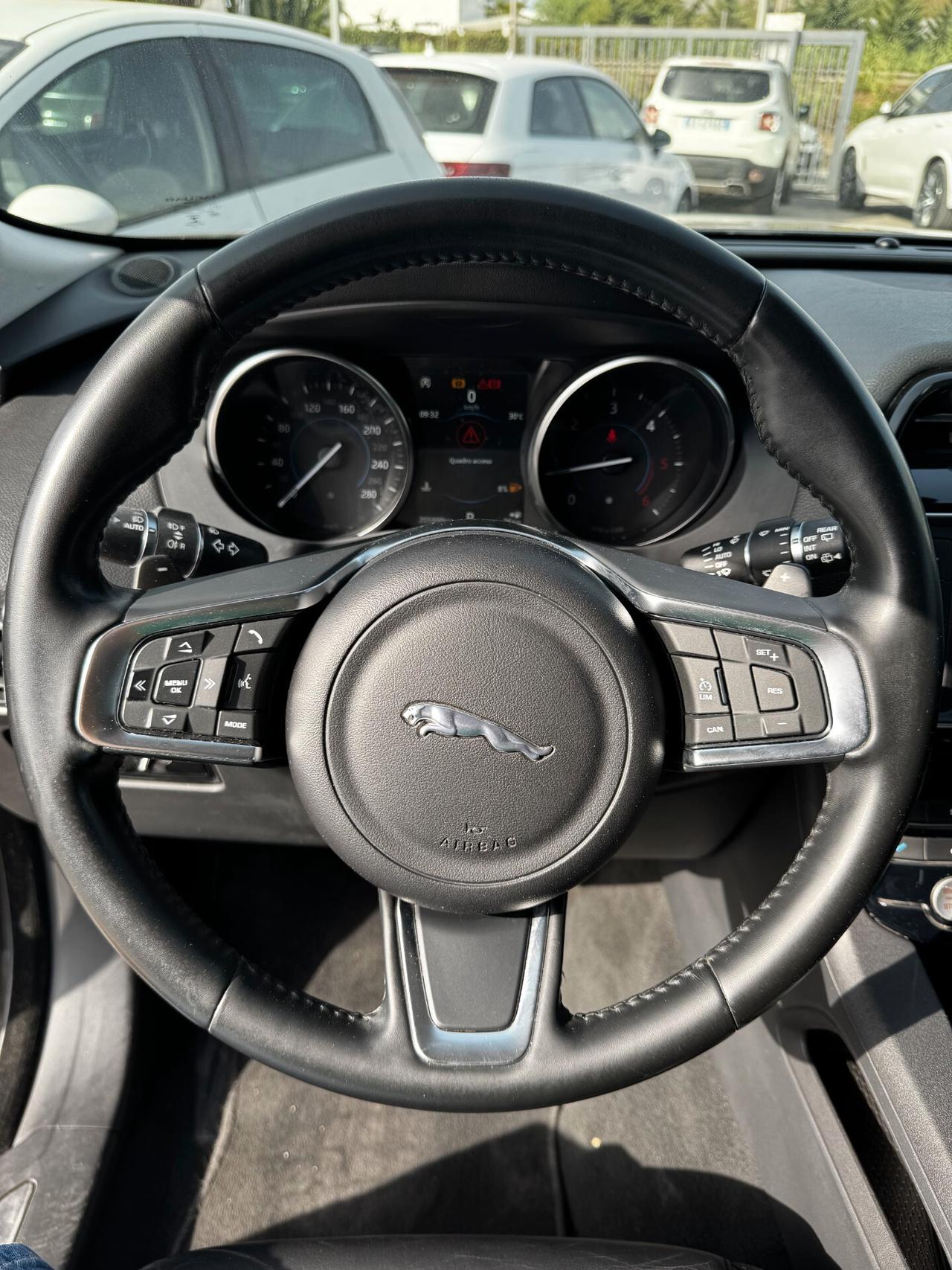 Jaguar F-Pace 2.0 D 180 CV AWD aut. Portfolio