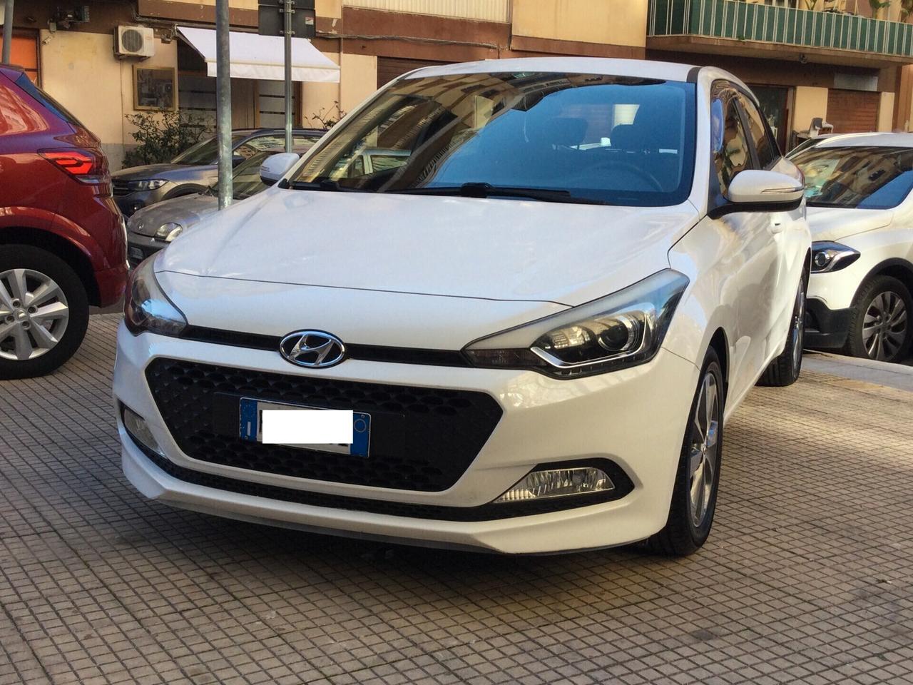 Hyundai i20 1.2 84 CV 5 porte Blackline