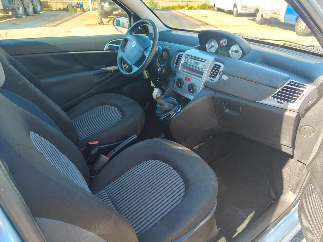 Lancia Ypsilon 1.3 MJT 75 CV Argento