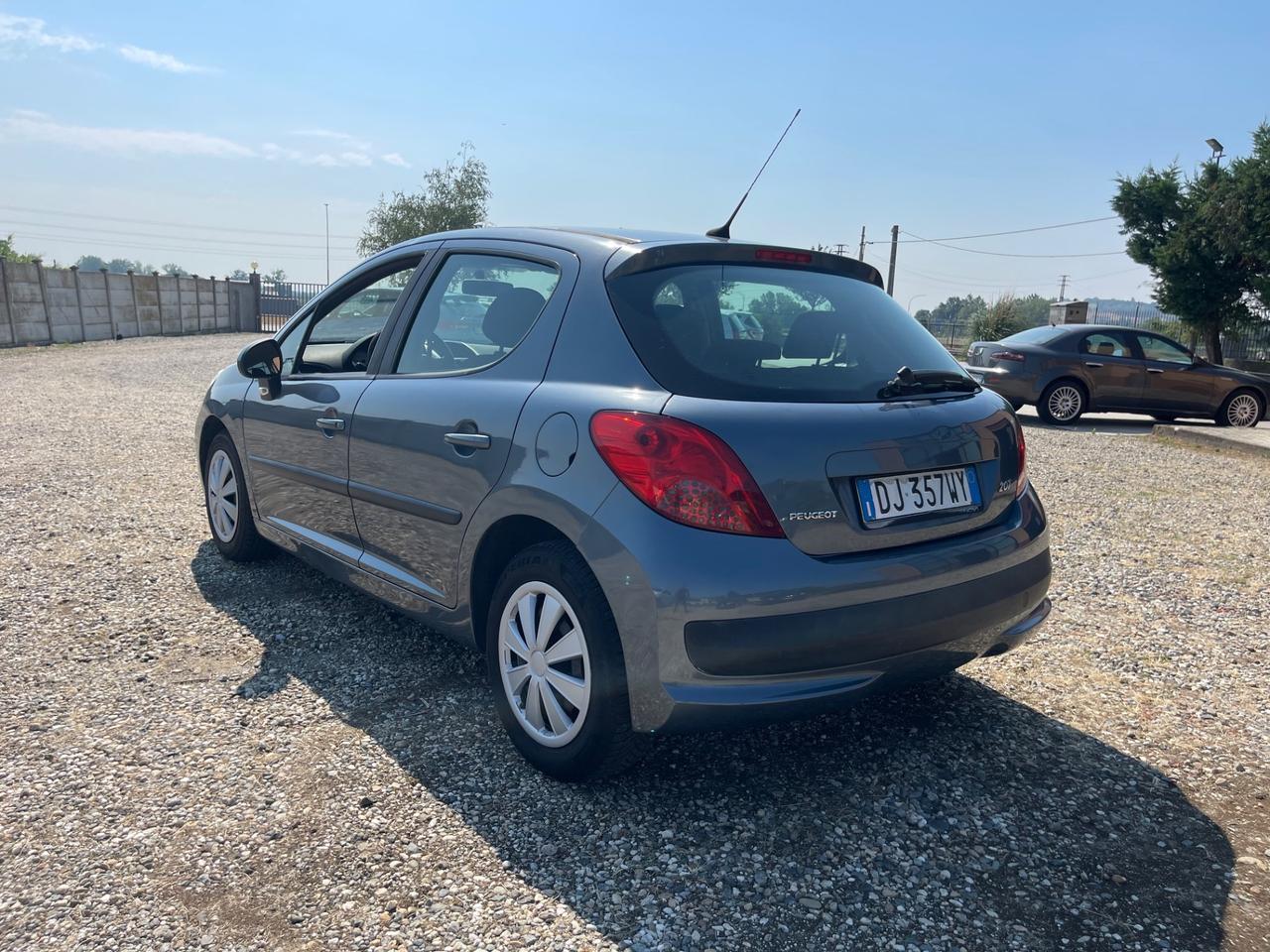 Peugeot 207 1.4 HDi 70CV 5p. XT