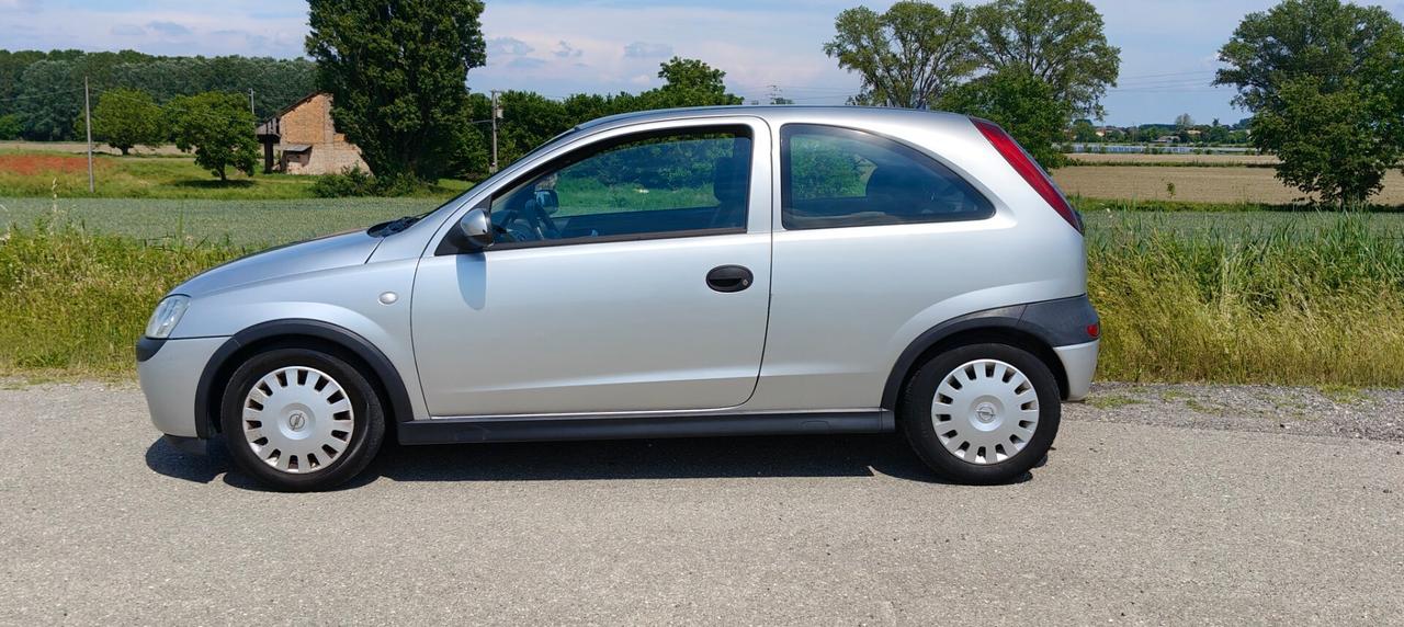 Opel Corsa 1.0 Benzina - Neopatentati