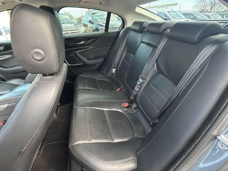 Jaguar XE XE 2.0 180cv