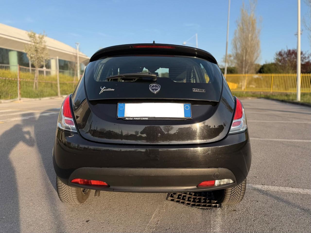 Lancia Ypsilon 1.0 FireFly 5 porte S&S Hybrid Alberta Ferretti
