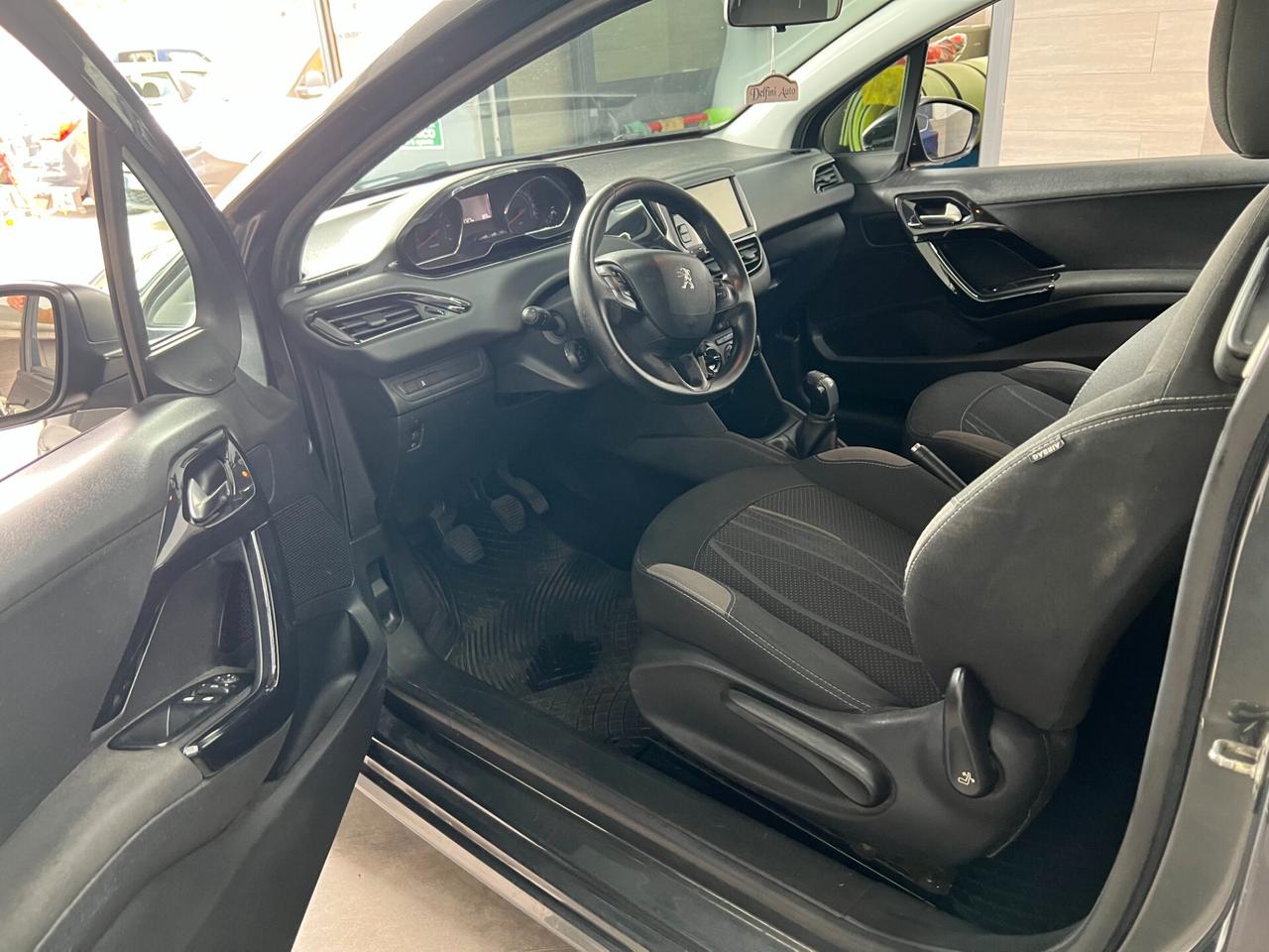 Peugeot 208 PureTech 82 3 porte Allure
