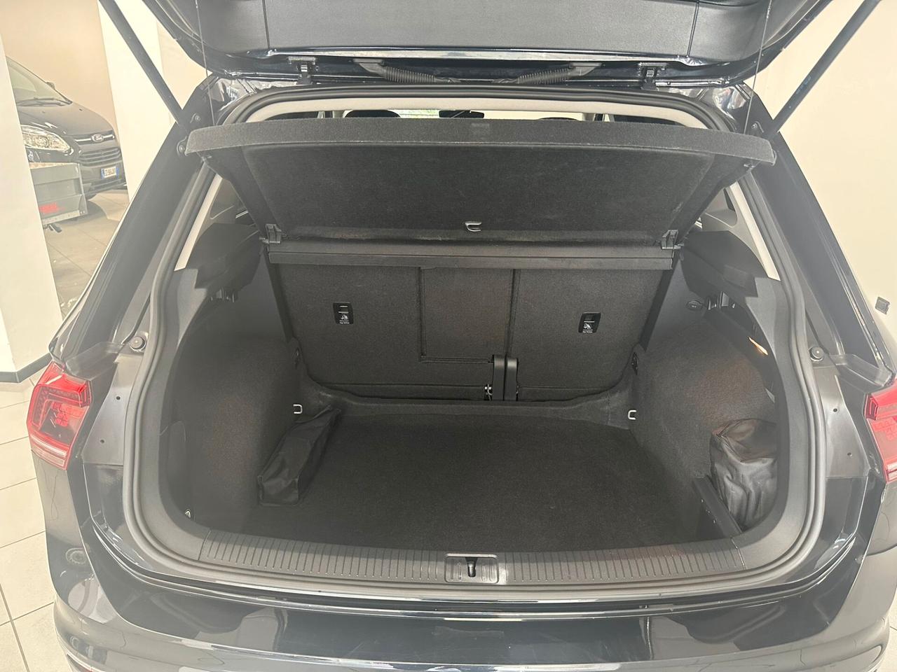 Volkswagen Tiguan 2.0 TDI SCR DSG 4MOTION Business BMT