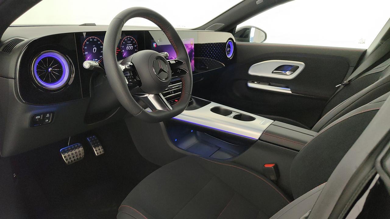 Mercedes-Benz CLA 250+ con tecnologia EQ