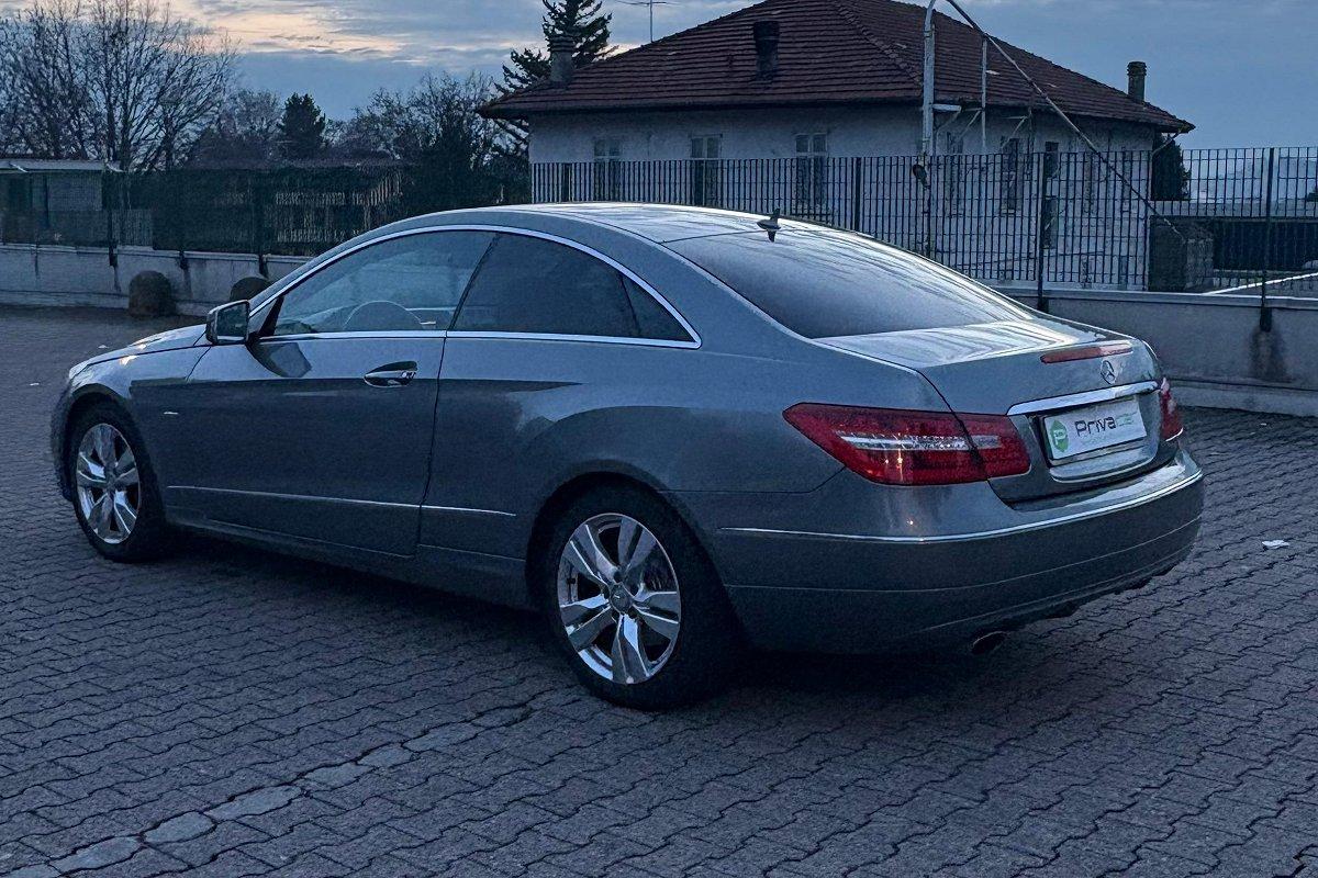 MERCEDES E 220 CDI Coupé BlueEFFICIENCY Avantgarde