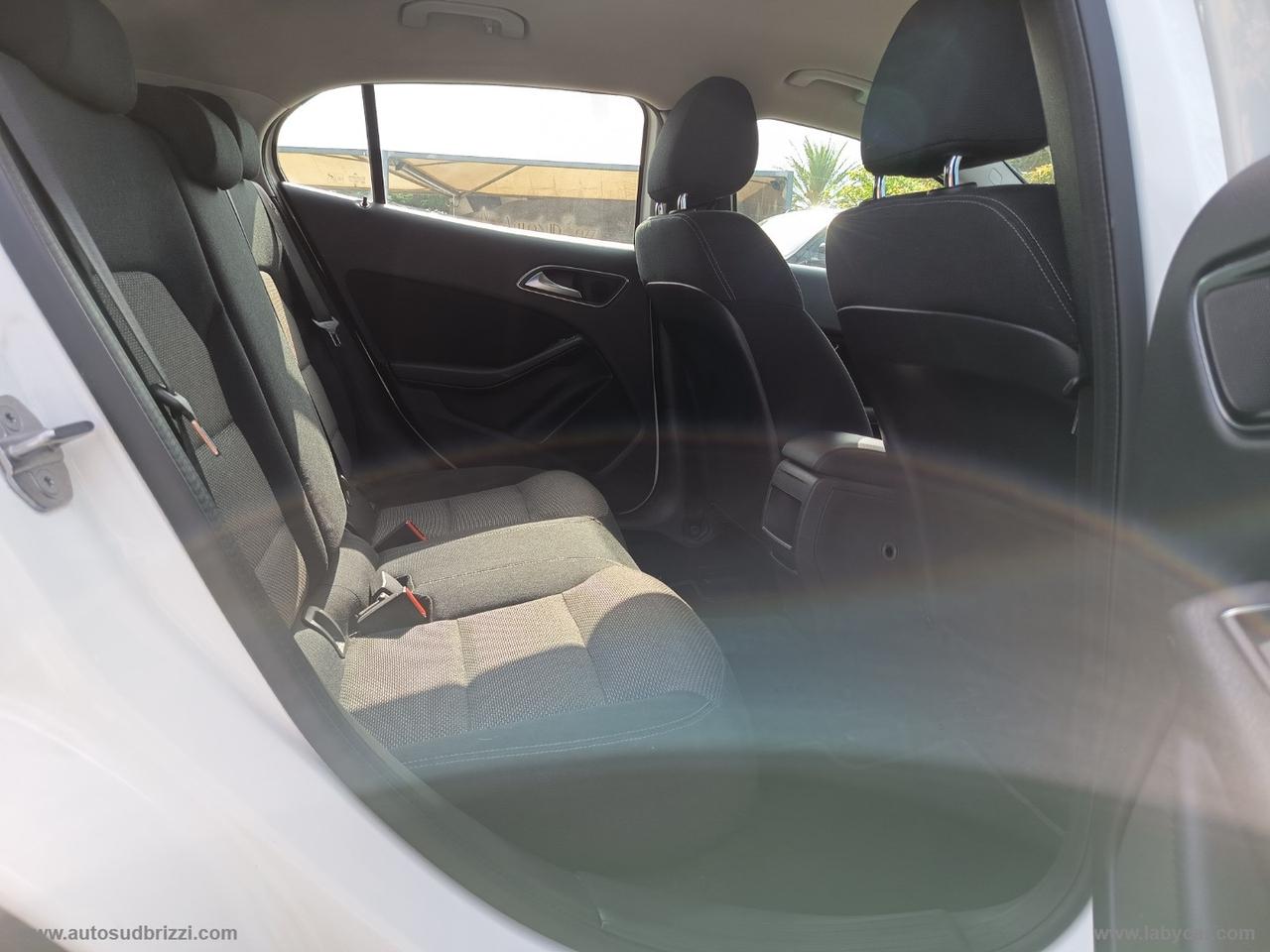 MERCEDES-BENZ GLA 200 d Automatic Business