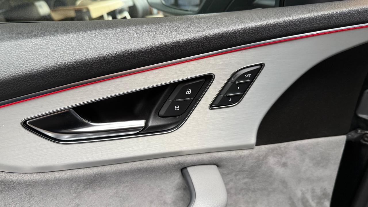 Audi Q8 50 TDI 286 CV quattro Tetto Matrix interno RS
