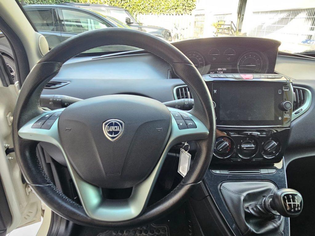 Lancia Ypsilon 1.0 FireFly 5 porte S&S Hybrid Gold tua da €125,00