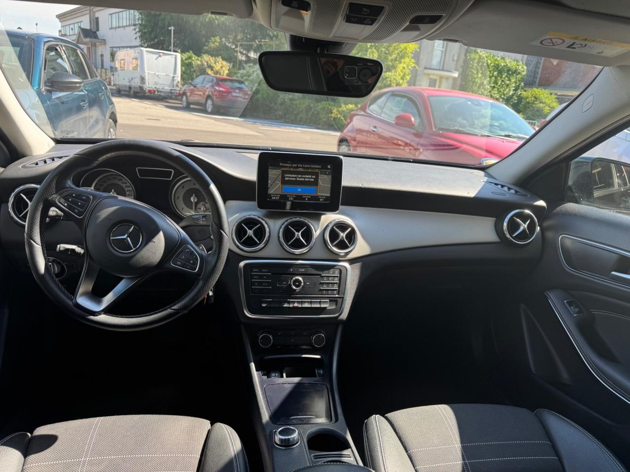 Mercedes-benz GLA 180 d Premium