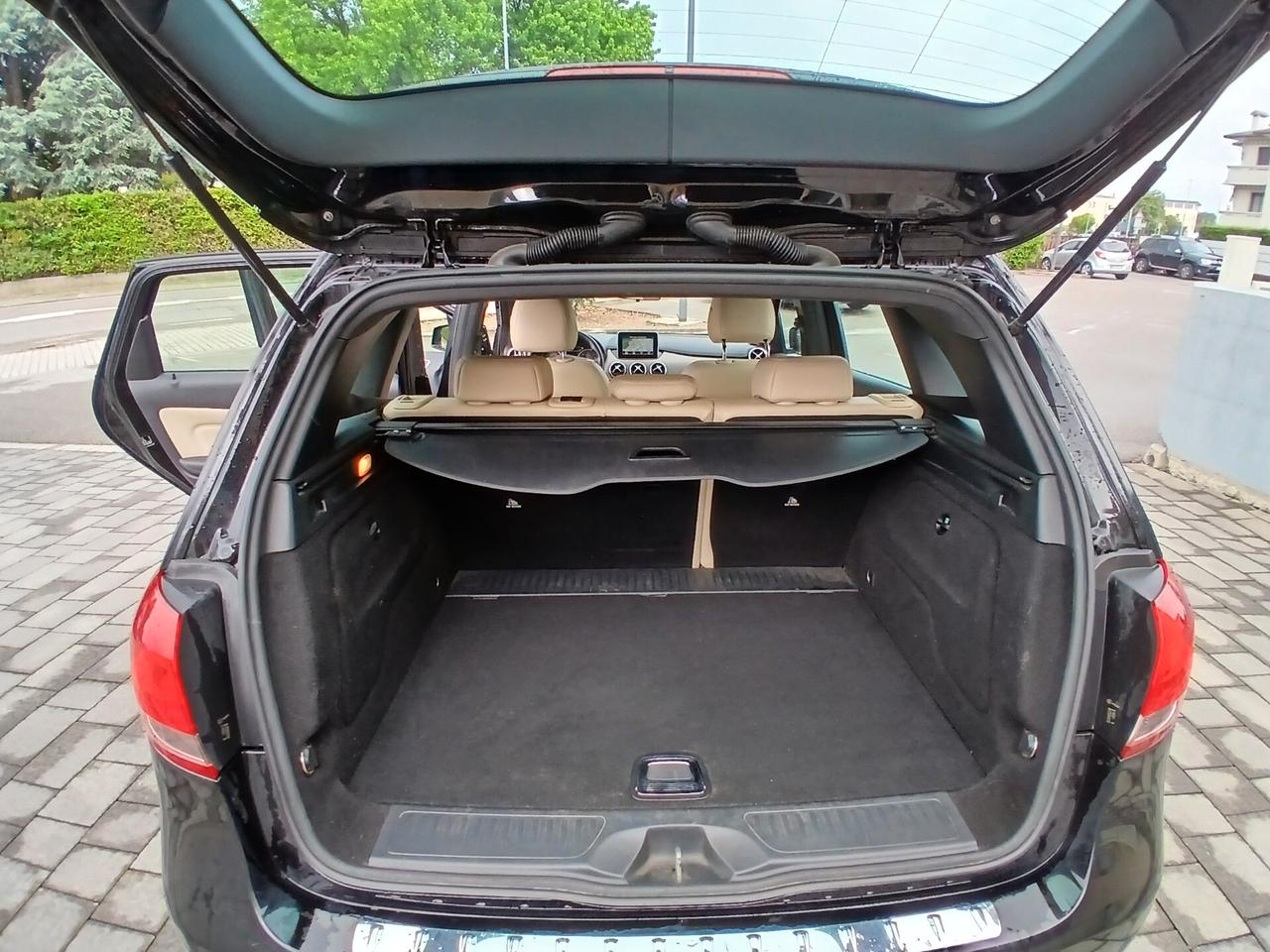 Mercedes-benz B 180 d Executive tua a € 169 mese