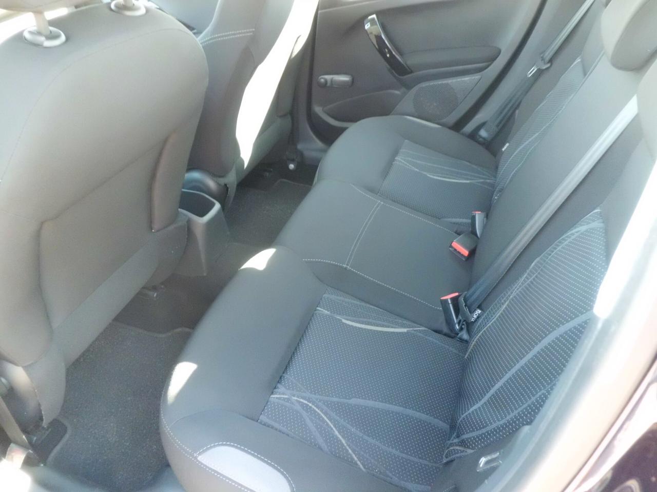 Peugeot 208 1.4 HDi 68 CV 5 porte Allure