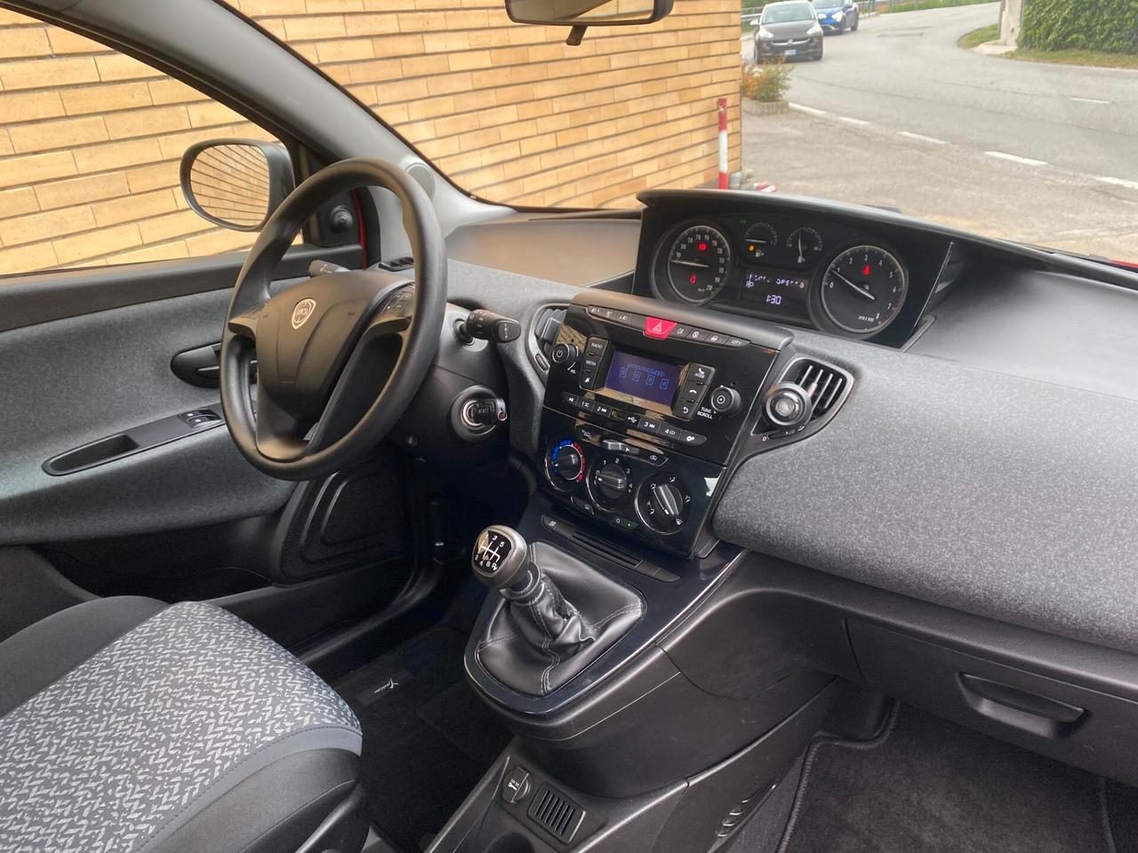 Lancia Ypsilon 1.2 69 CV 5 porte S&S Gold hybrid ecochic