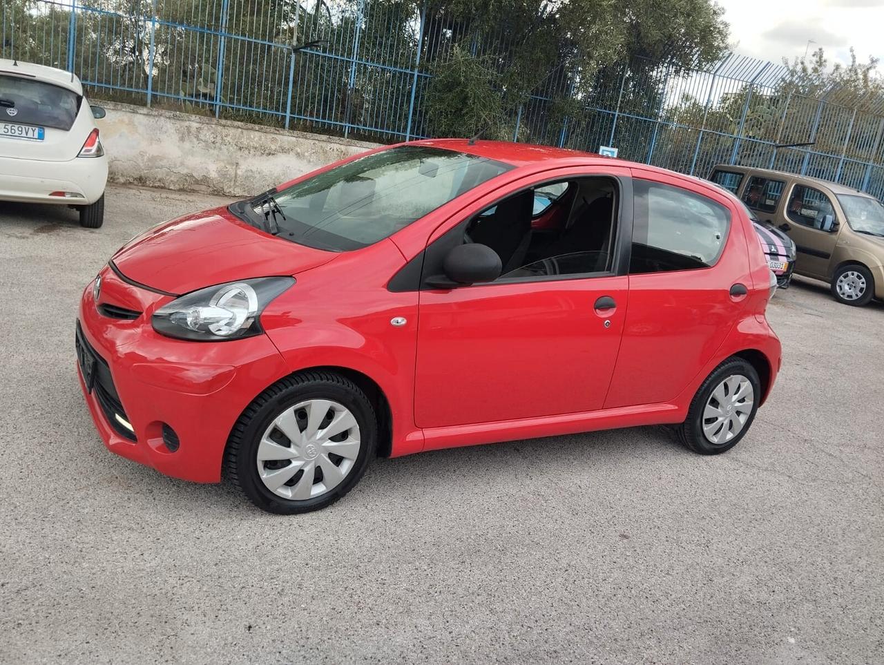 Toyota Aygo 1.0 VVT-i 69 CV 5 porte x-clusiv