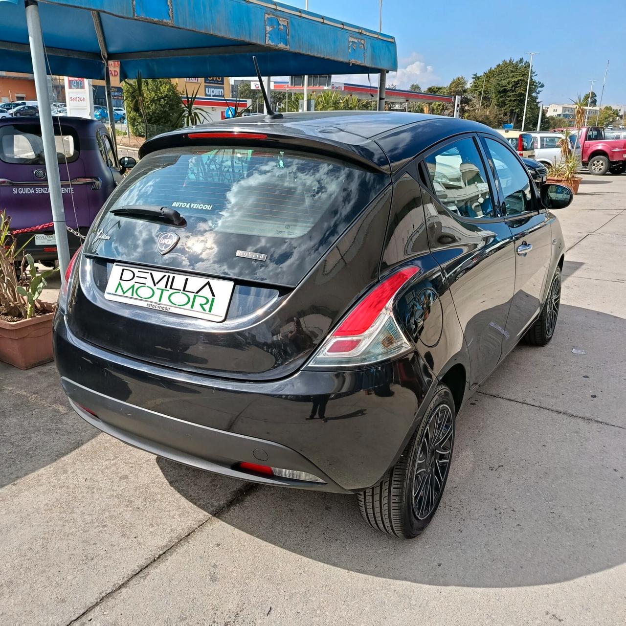 Lancia Ypsilon 1.0 FireFly 5 porte S&S Hybrid Silver