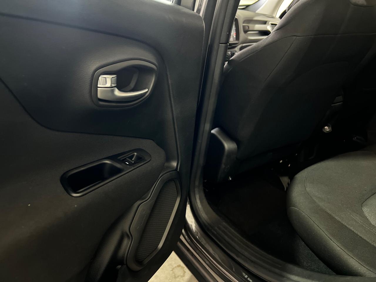 Jeep Renegade 1.6 Mjt DDCT 120 CV Night Eagle