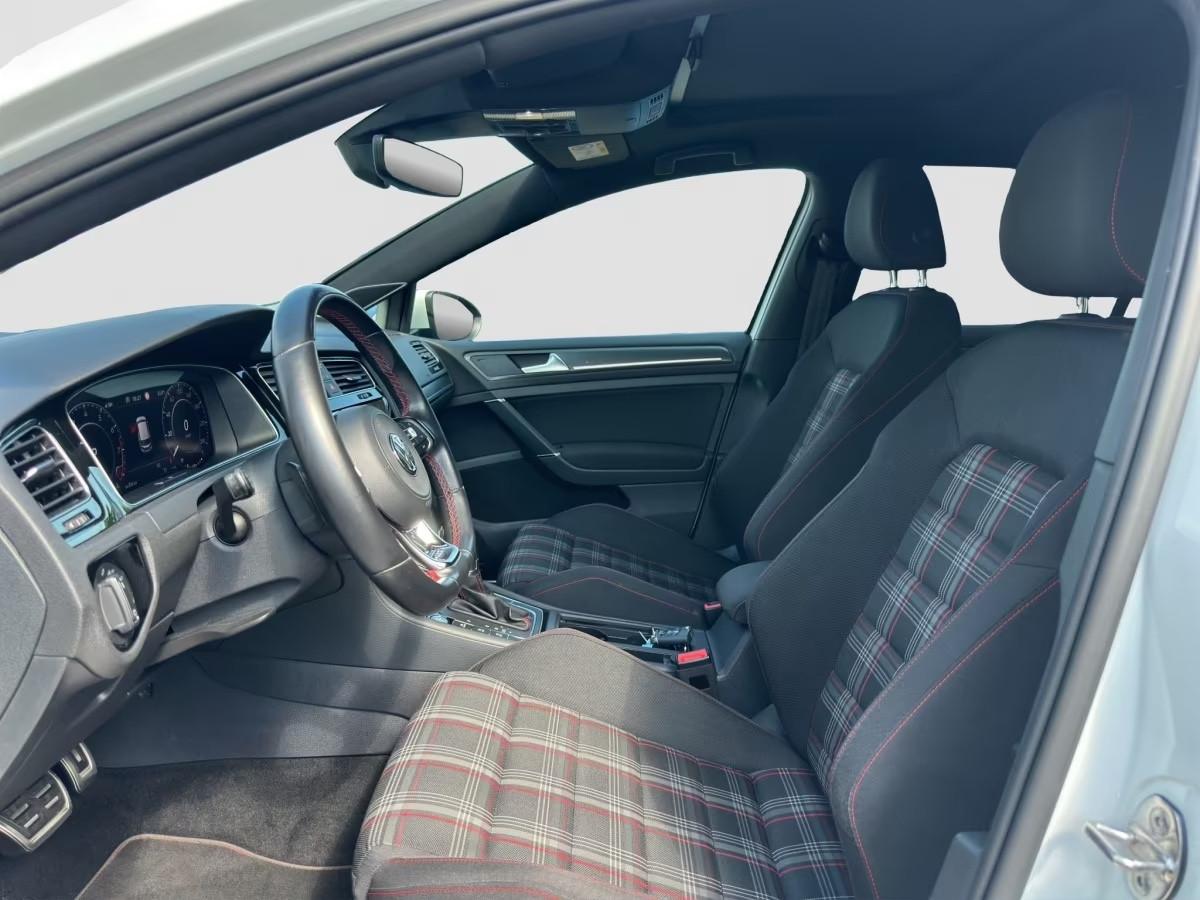 Volkswagen Golf GTI 2.0 TSI BlackStyle