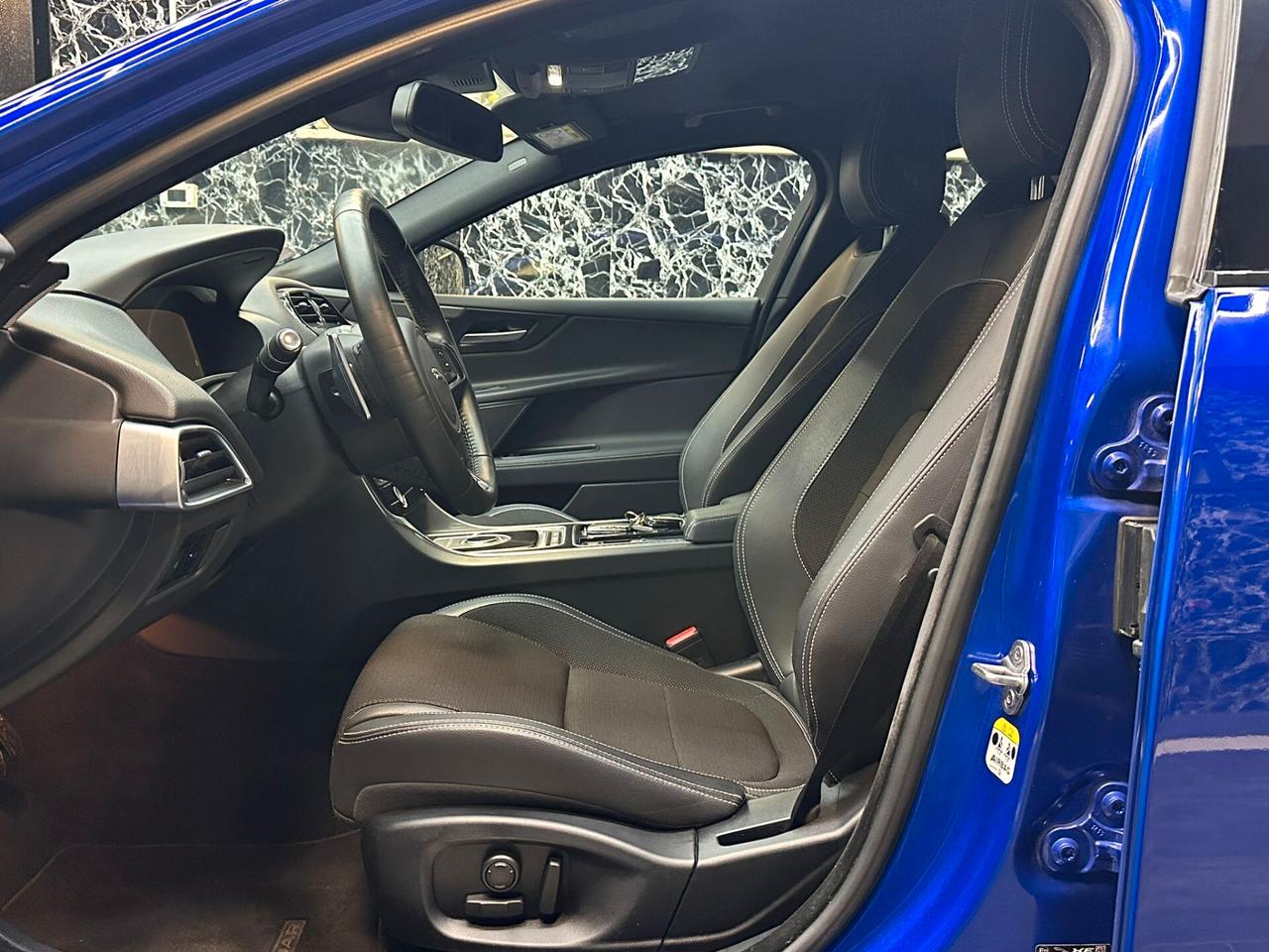 Jaguar XE 2.0 D 240 CV AWD aut. R-Sport