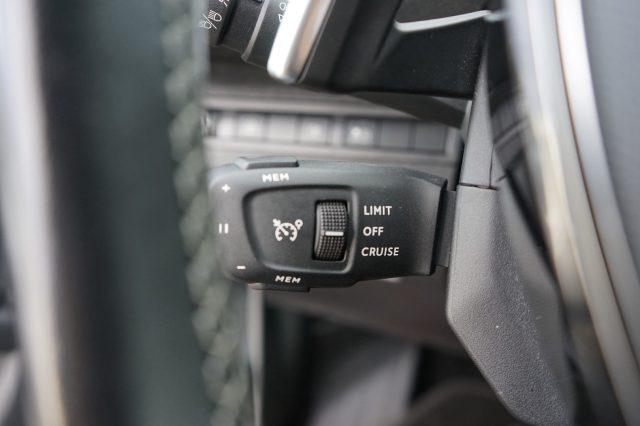 PEUGEOT 3008 Hybrid4 300 e-EAT8 GT