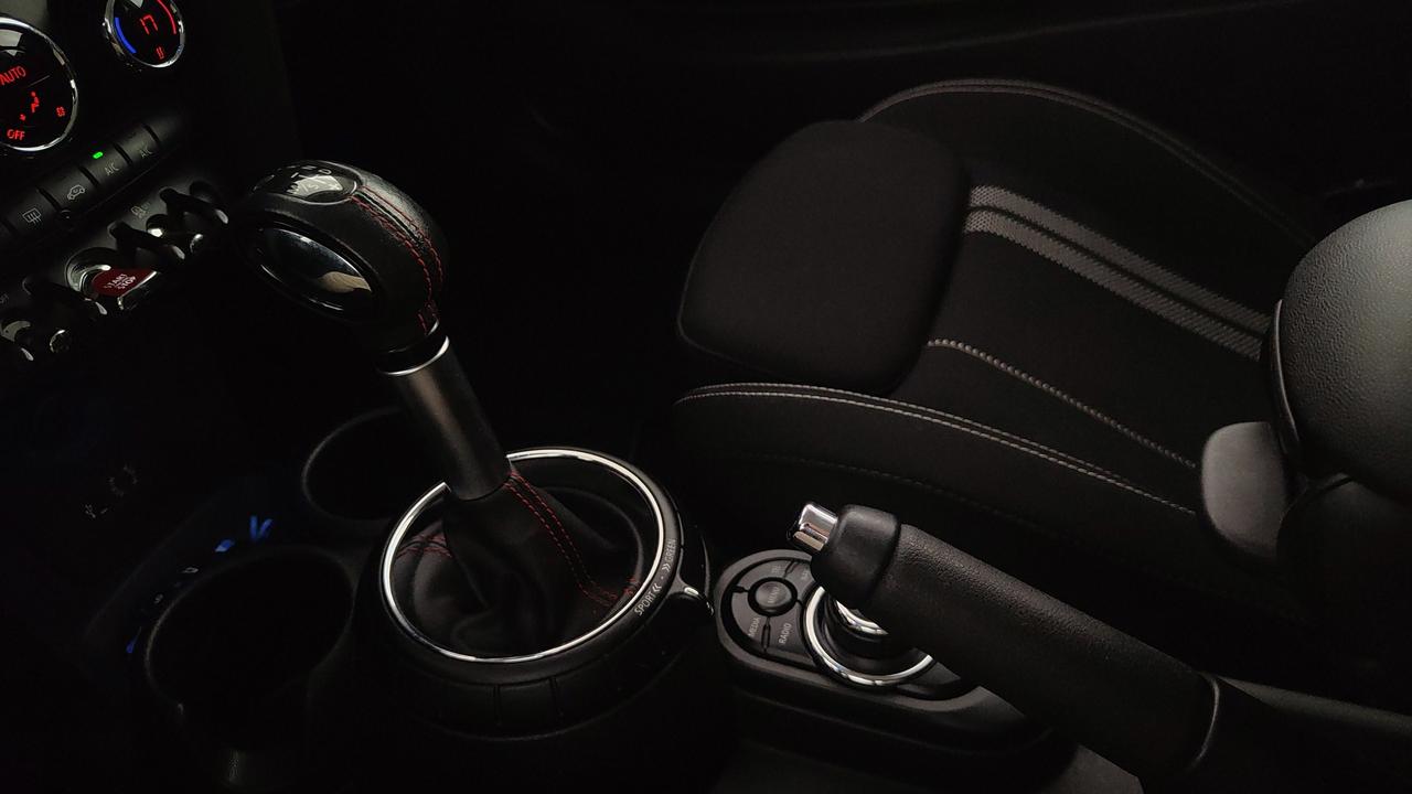 MINI Mini IV F55-F56 2014 - Mini 2.0 Cooper SD Hype 3p auto