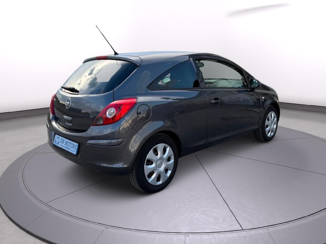 Opel Corsa 1.2 benzina anno 2011 neo