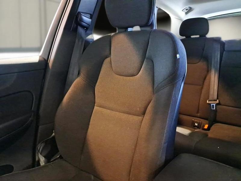 VOLVO XC60 B4 D AWD automatico Momentum Pro
