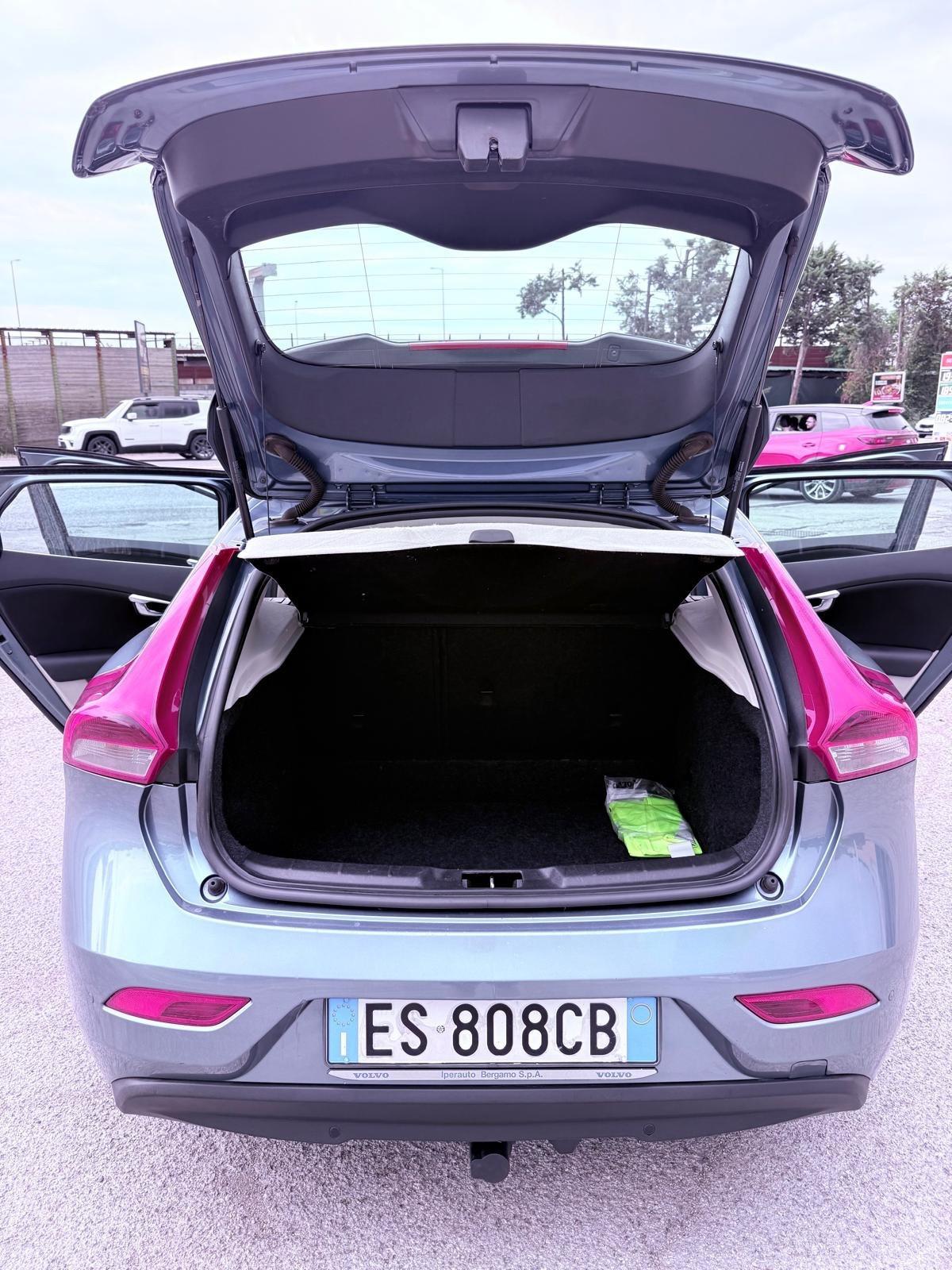 Volvo V40 D2 1.6 Powershift Summum