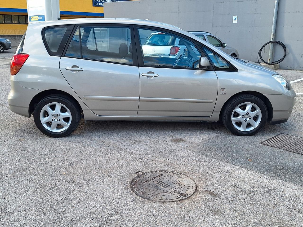 Toyota Corolla Verso 2.0 tdi D-4D NEOPATENTATI FAMIGLIARE