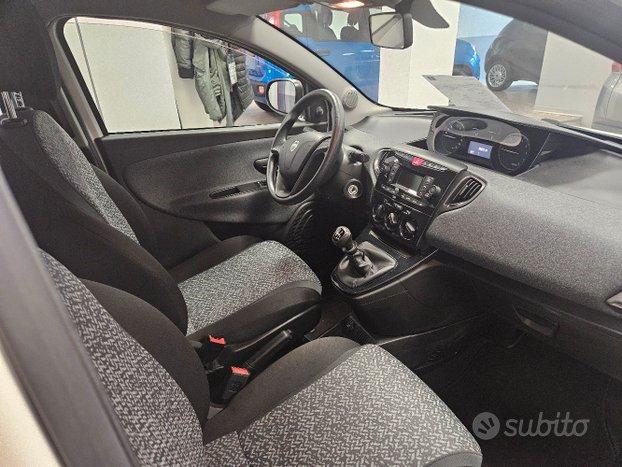 lancia ypsilon ecochic hybrid