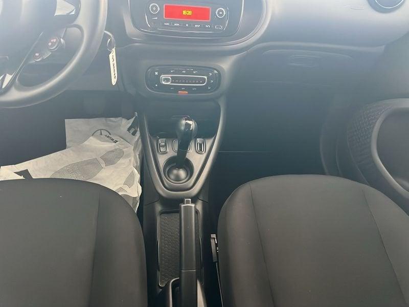 smart fortwo fortwo EQ Pure 22 KW