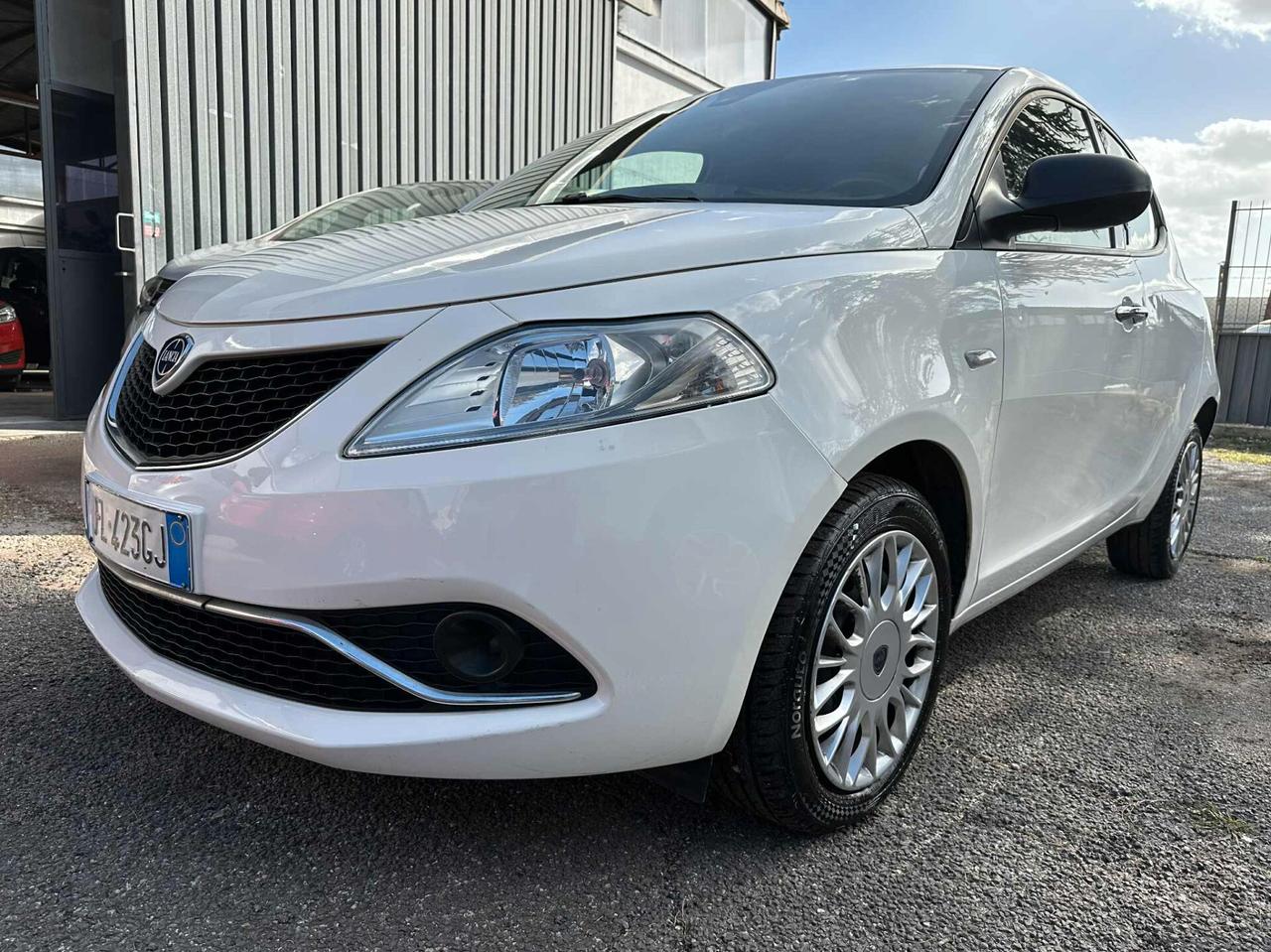 Lancia Ypsilon 1.2 69 CV 5 porte Gold