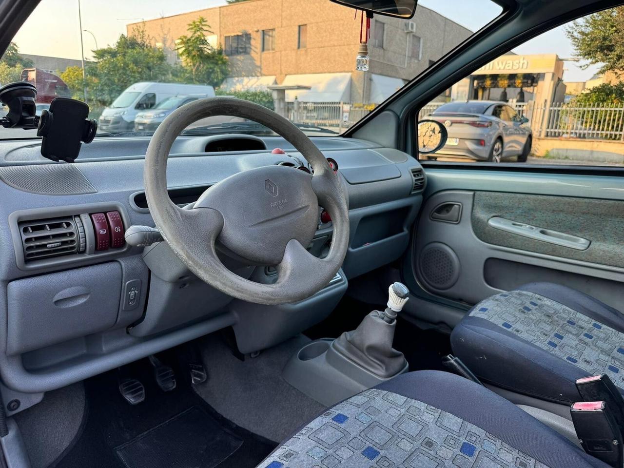 Renault Twingo 1.2i benzina neopatentati