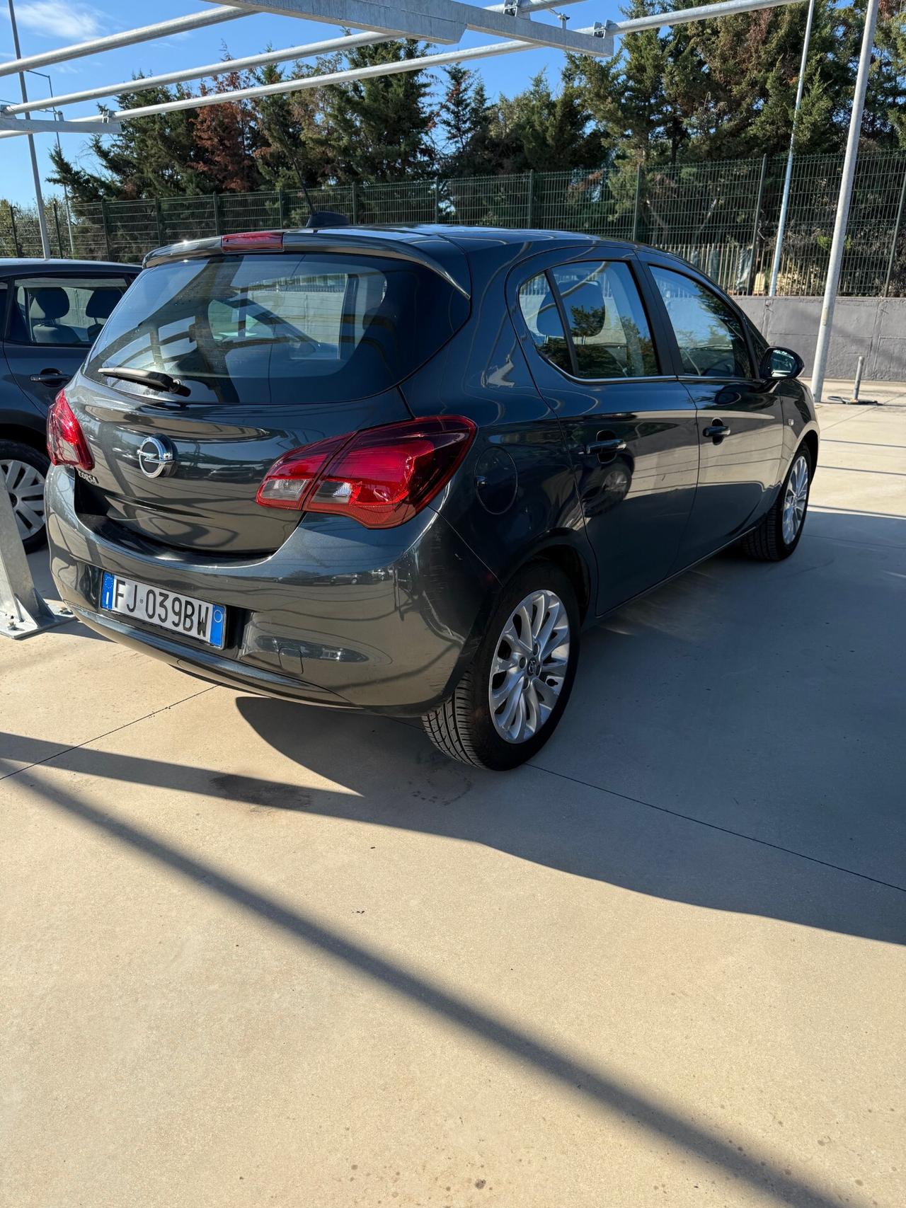 Opel Corsa 1.2 5 porte