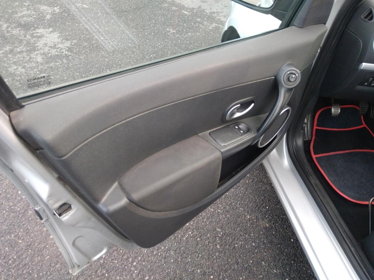 Renault Clio 1.2 16V 75cv 5 porte Luxe x neopatentati