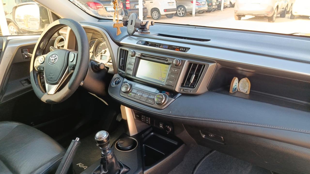 Toyota RAV 4 RAV4 2.0 D-4D 4WD Style White Ed.