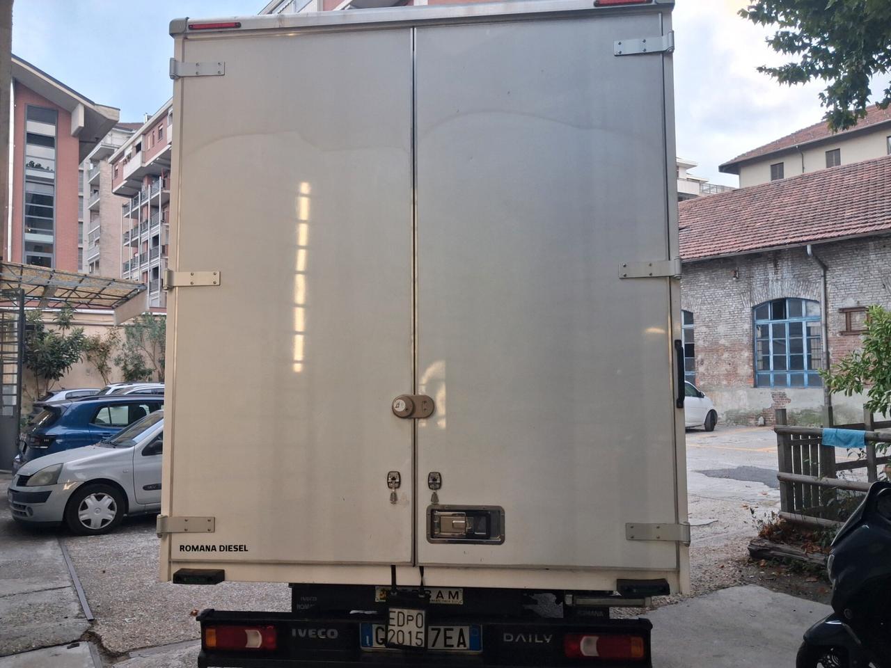 Iveco Daily 35S14 2.3 HPT PL Cabinato