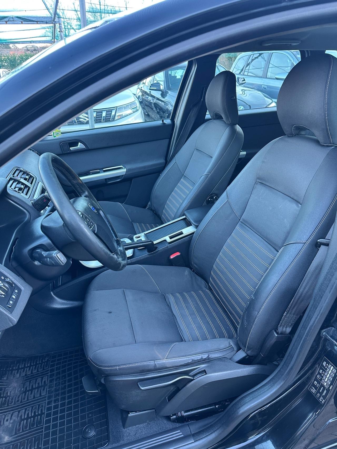 Volvo V50 D3 R-design