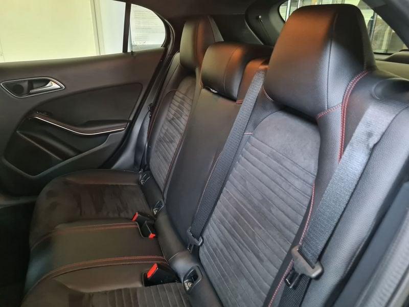 Mercedes-Benz GLA GLA 200 d Automatic 4Matic Premium!CARPLAY!PDC!LED!NAVI!