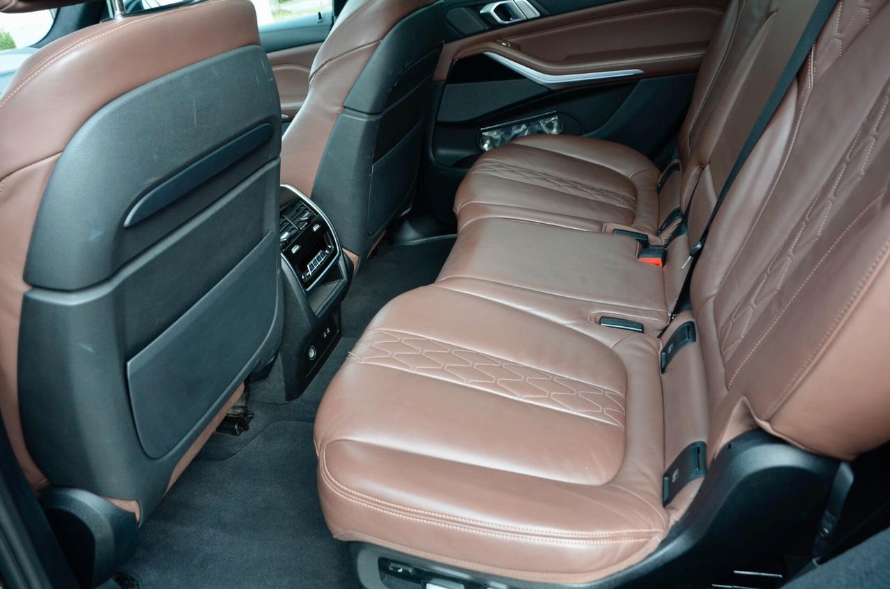 BMW X7 XDRIVE30d INDIVIDUAL COMPOSITION 265cv AUT 7 POSTI, SERVICE BMW, TETTO, HI-FI HARMAN & KARDON, FARI LASER, SOSPENSIONI, PERMUTE